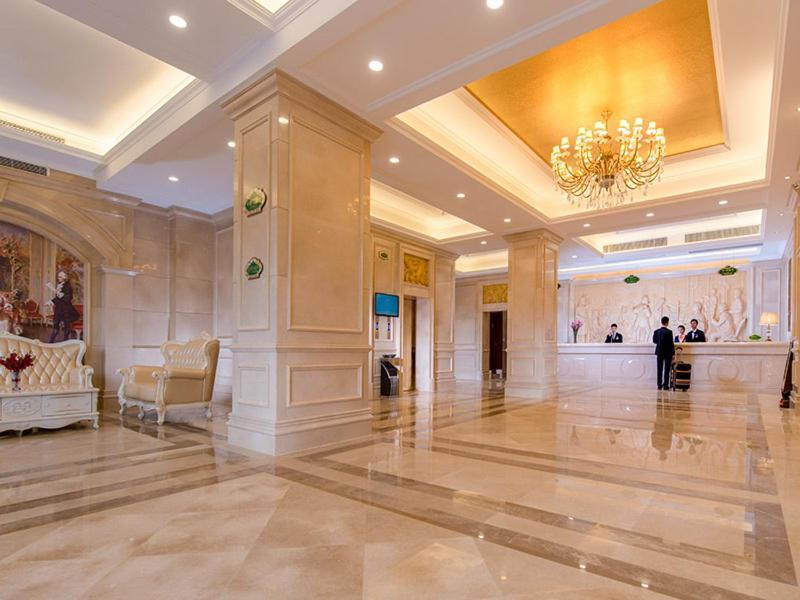 Vienna Hotel Shenzhen Shuiku New Village Exteriér fotografie